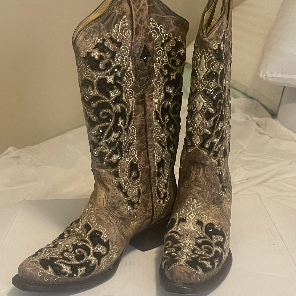 SOLD Corral tan and black glitter inlay boots